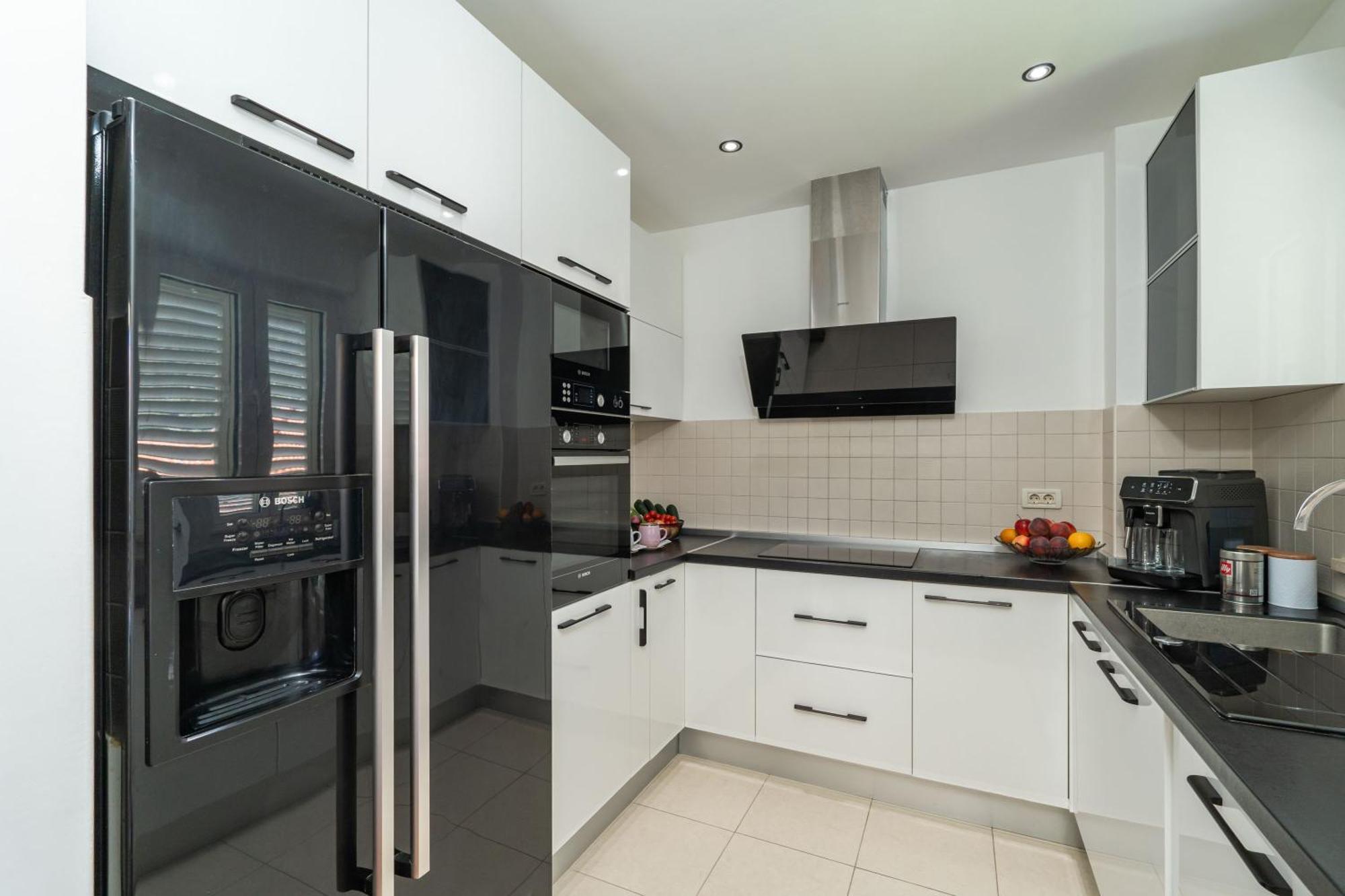 Seaview Elegance Apartment Затон Экстерьер фото